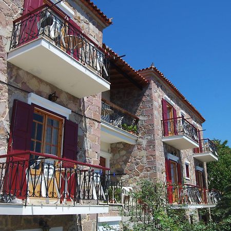 The Schoolmistress With The Golden Eyes, Studios & Rooms Μήθυμνα Εξωτερικό φωτογραφία