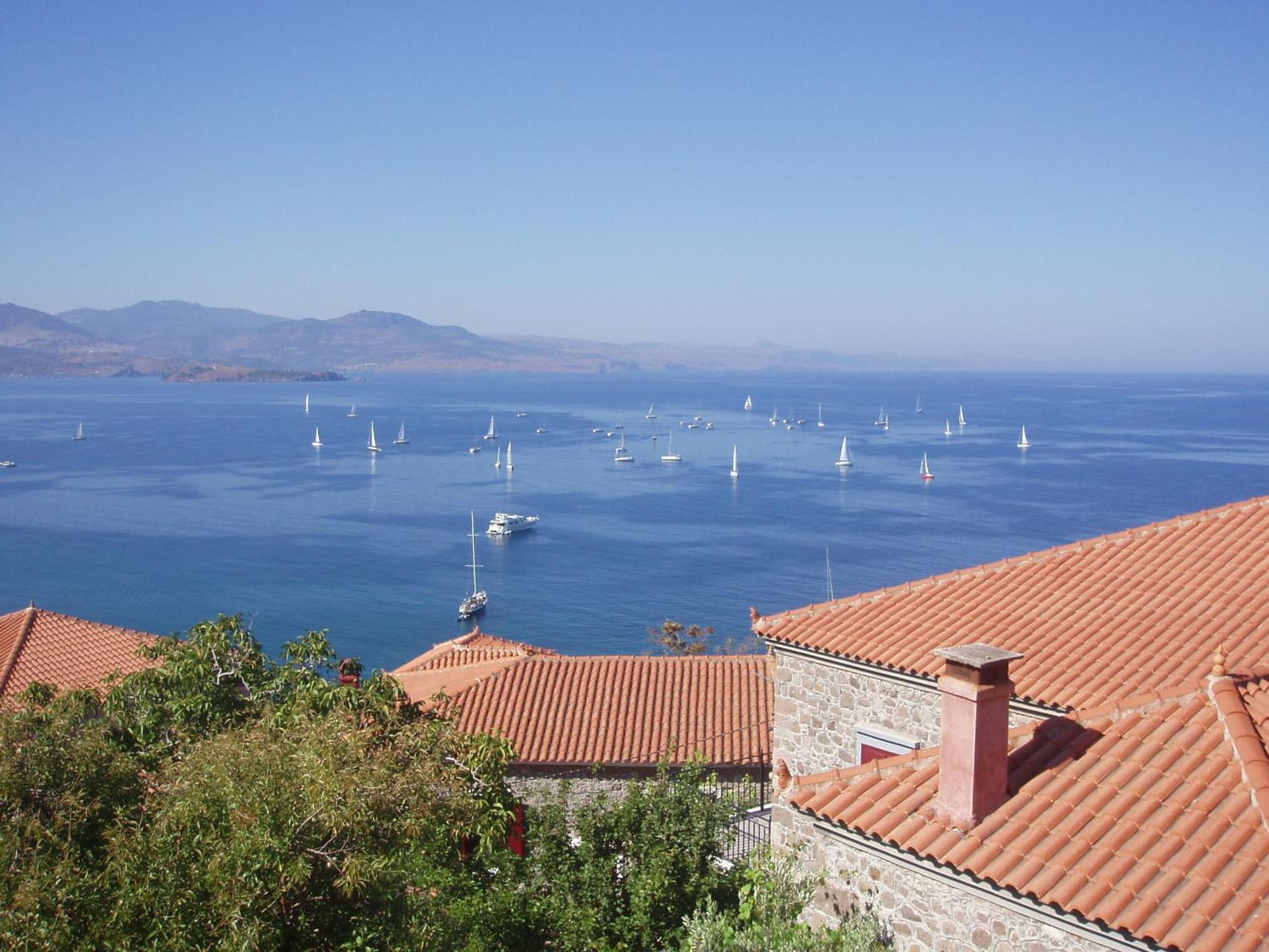 The Schoolmistress With The Golden Eyes, Studios & Rooms Μήθυμνα Εξωτερικό φωτογραφία