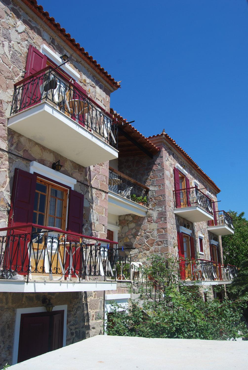 The Schoolmistress With The Golden Eyes, Studios & Rooms Μήθυμνα Εξωτερικό φωτογραφία