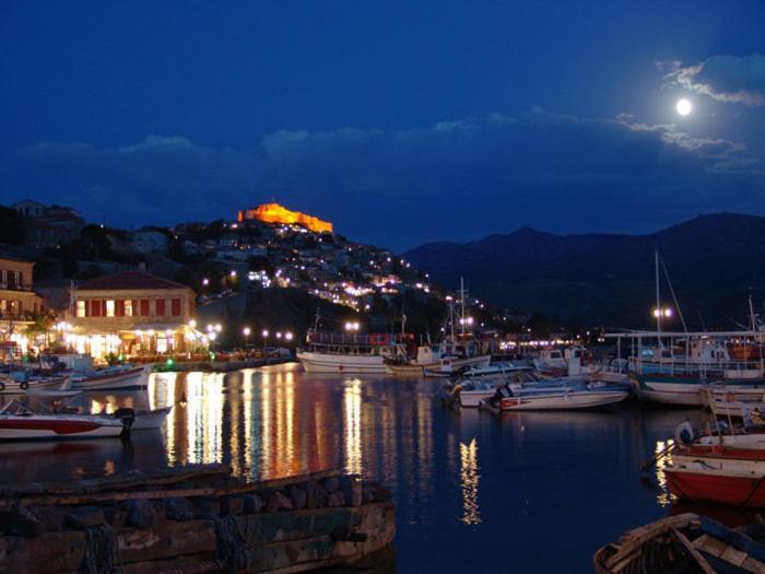 The Schoolmistress With The Golden Eyes, Studios & Rooms Μήθυμνα Εξωτερικό φωτογραφία