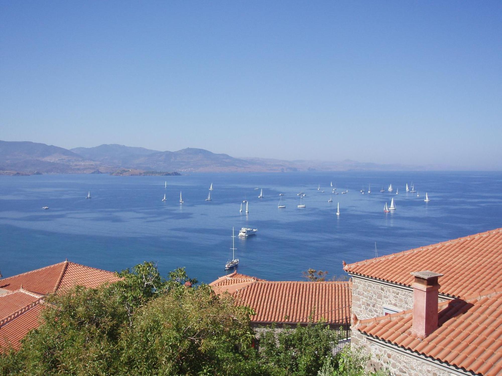 The Schoolmistress With The Golden Eyes, Studios & Rooms Μήθυμνα Εξωτερικό φωτογραφία
