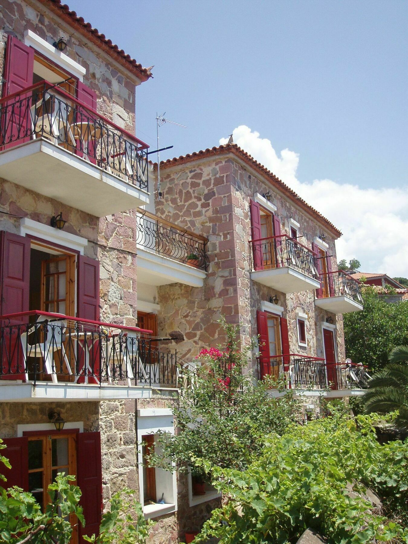 The Schoolmistress With The Golden Eyes, Studios & Rooms Μήθυμνα Εξωτερικό φωτογραφία
