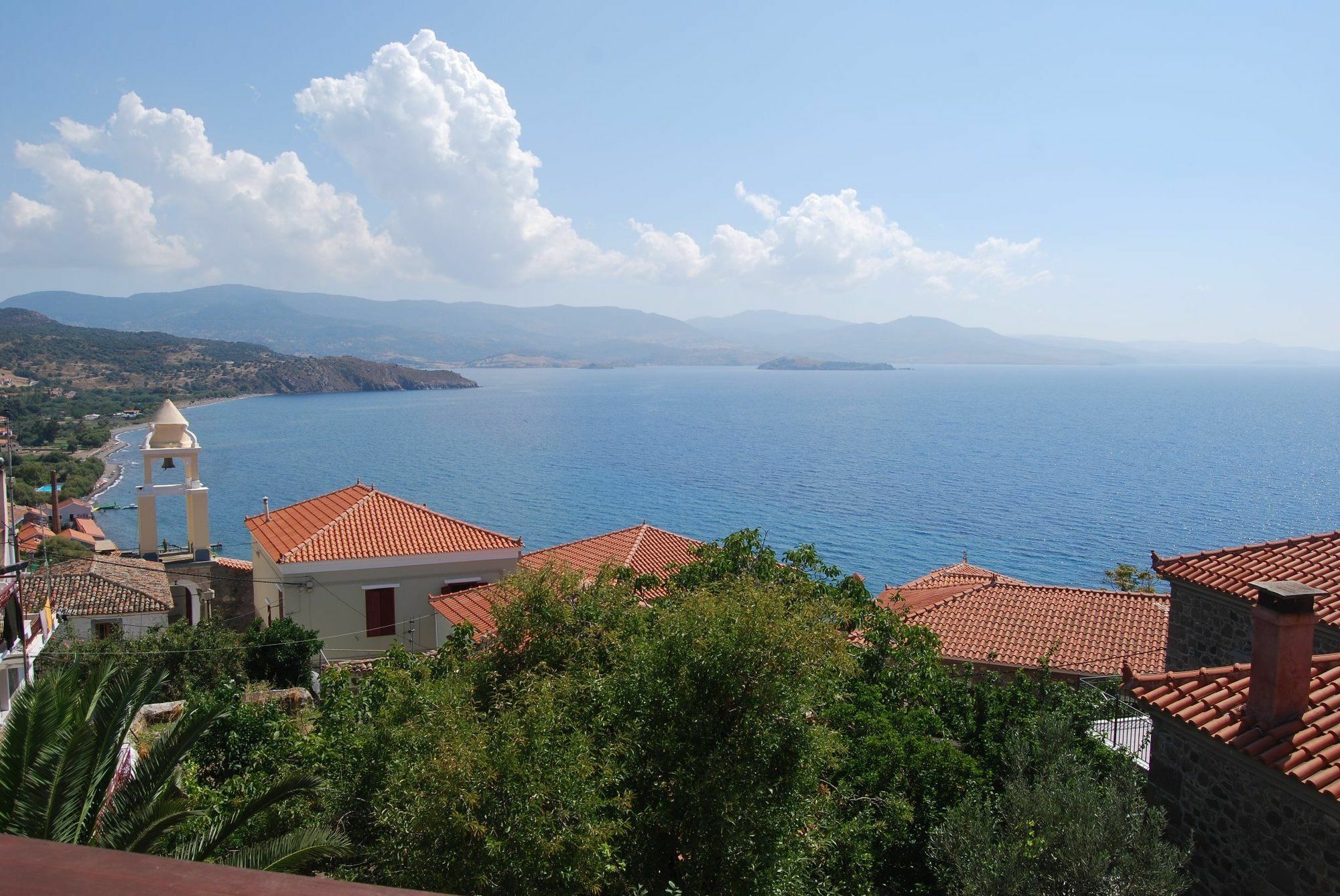 The Schoolmistress With The Golden Eyes, Studios & Rooms Μήθυμνα Εξωτερικό φωτογραφία